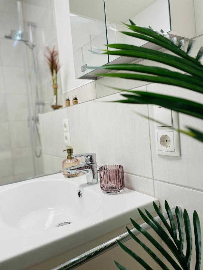 Klassen Stay - Exklusives Apartment Am Hbf - Kueche, Netflix, Kingsizebett Koblenz  Exteriör bild